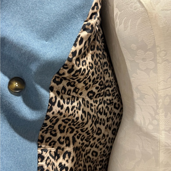 NWOT Kourt double-breasted light denim blazer with white buttons Size Small - Picture 6 of 9